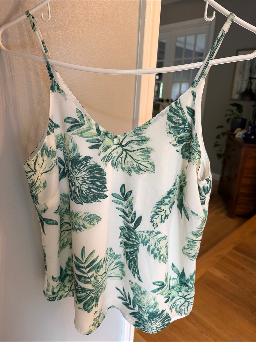 NWT, Beautiful Botanical Print Cami on White Background, Size Small